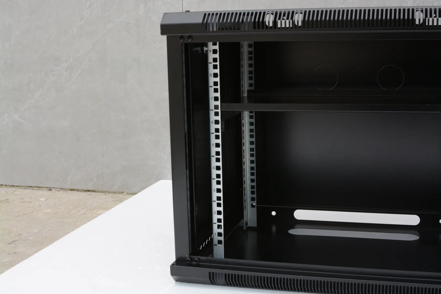 SP-601 9U Wall Mounted Server Rack